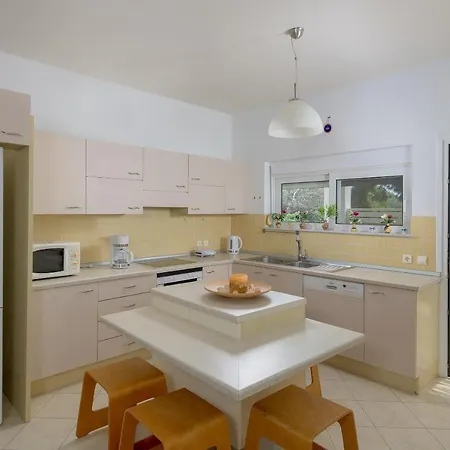 Evelyn Pefki (Rhodes)