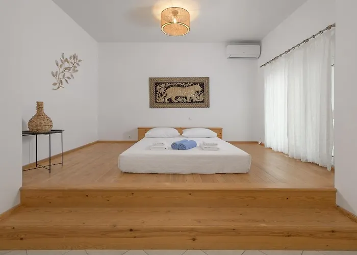 Evelyn Βίλα Πεύκος